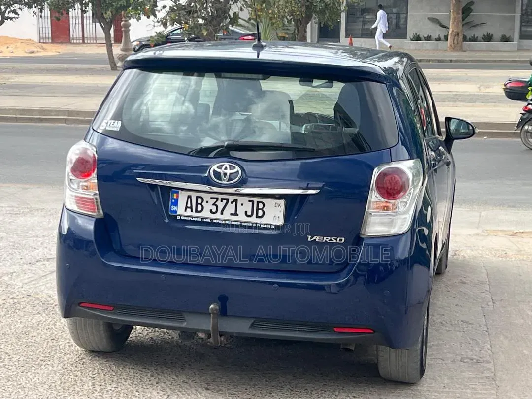 Toyota Verso 2017 Bleu