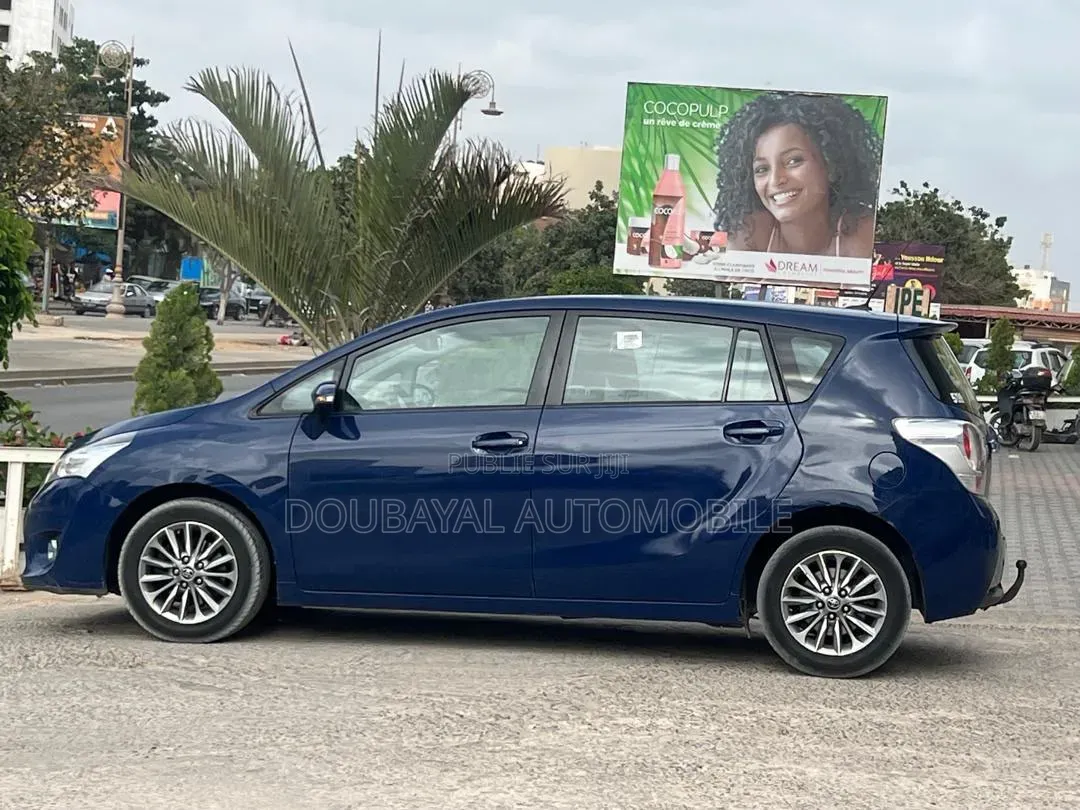 Toyota Verso 2017 Bleu