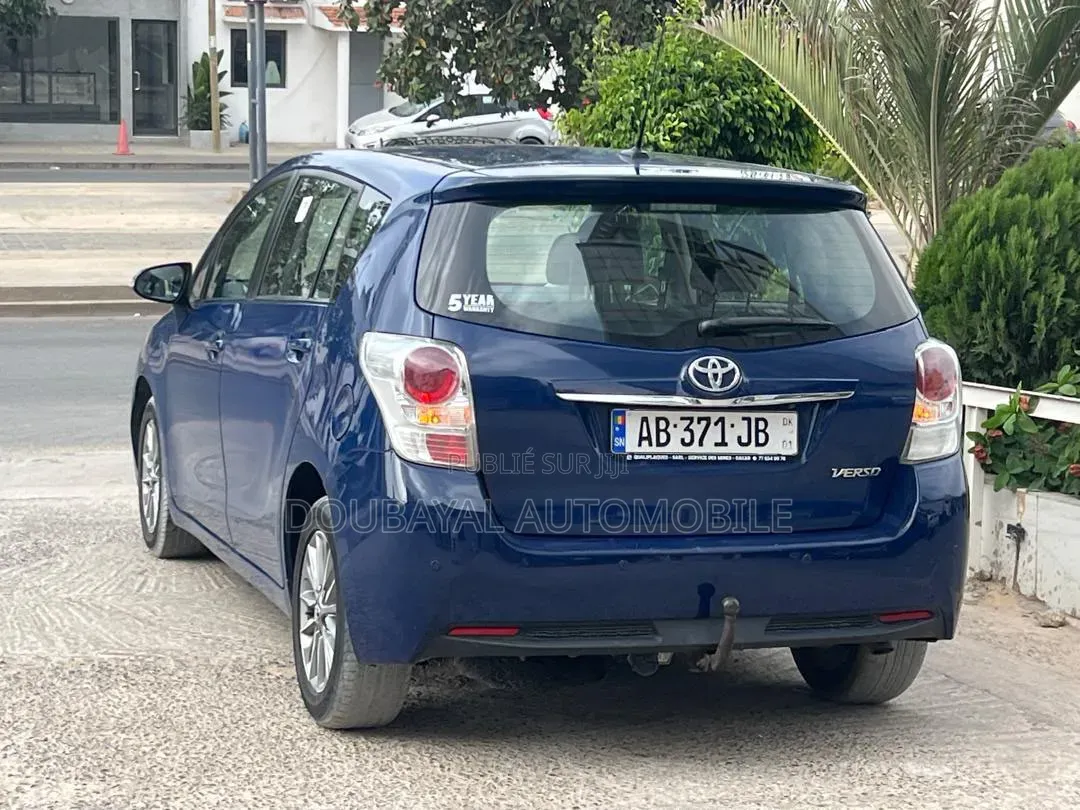 Toyota Verso 2017 Bleu