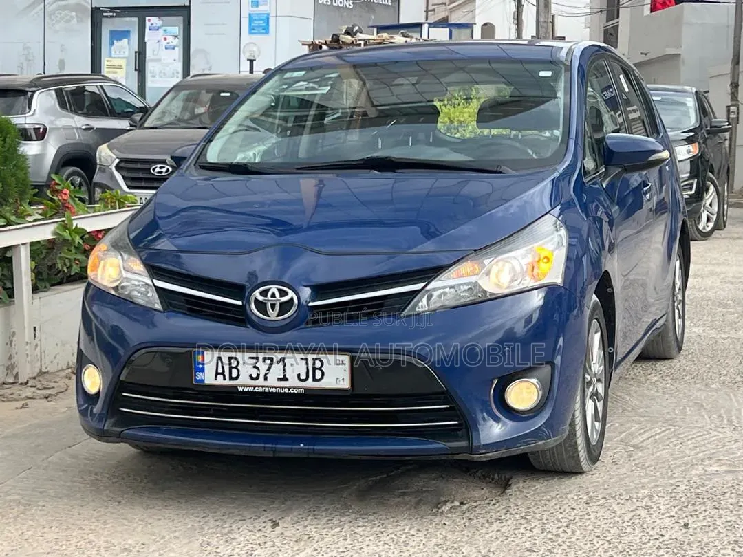Toyota Verso 2017 Bleu
