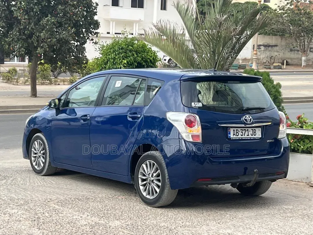 Toyota Verso 2017 Bleu