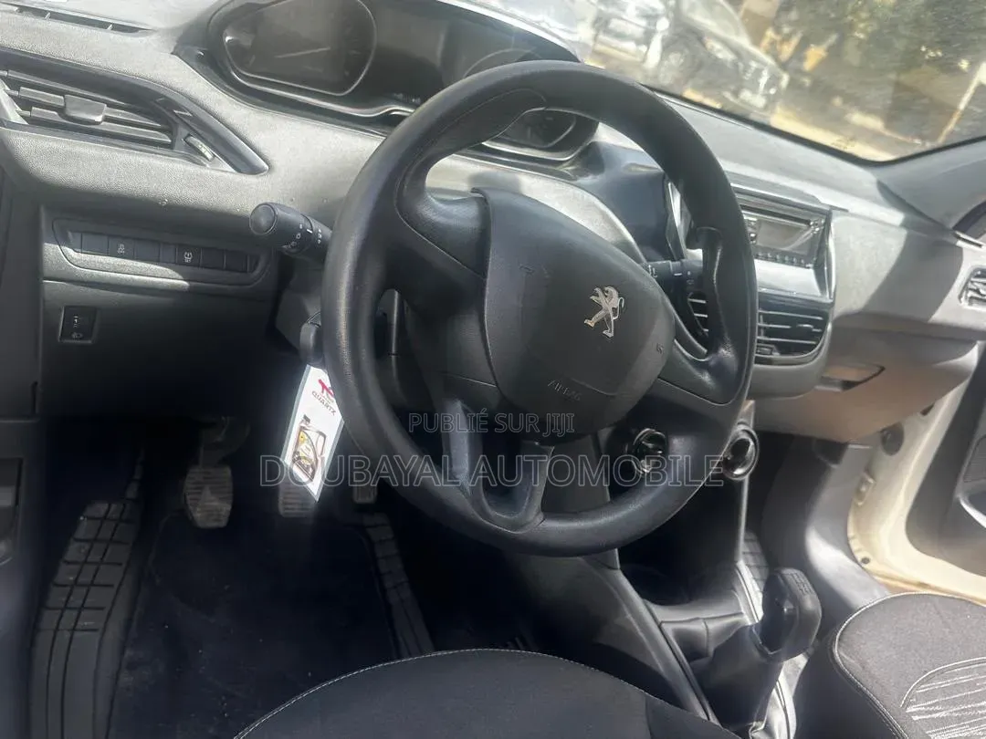 Peugeot 208 2015 Blanc