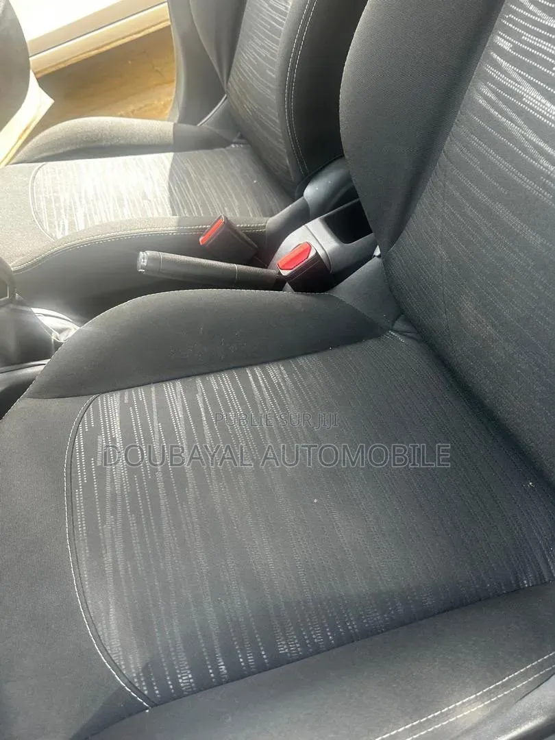 Peugeot 208 2015 Blanc