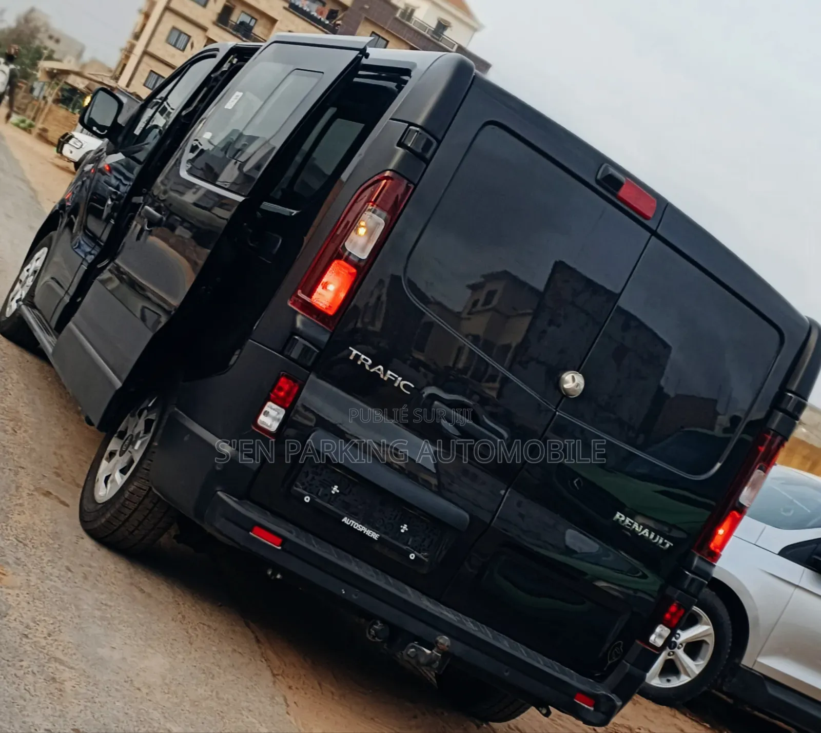 Nouveau Renault Trafic 2025 Noir