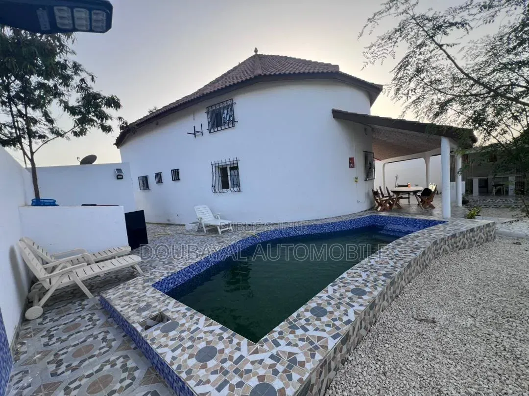 3chbre Villa dans Nguérigne Mbeur, Thiès Sud à Vendre
