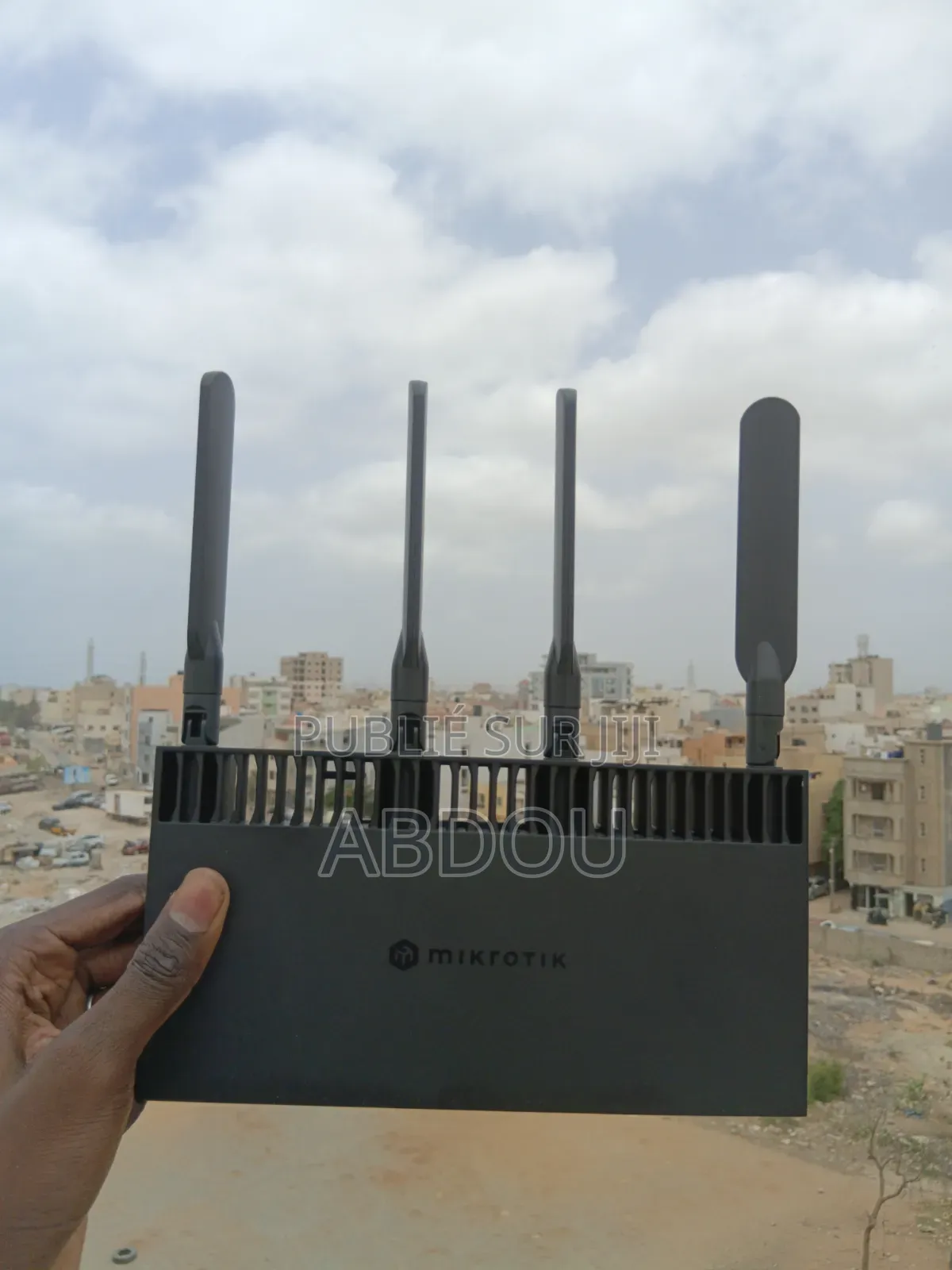 Routeur Mikrotik Rb4011 Avec 4 Puissant Antennes