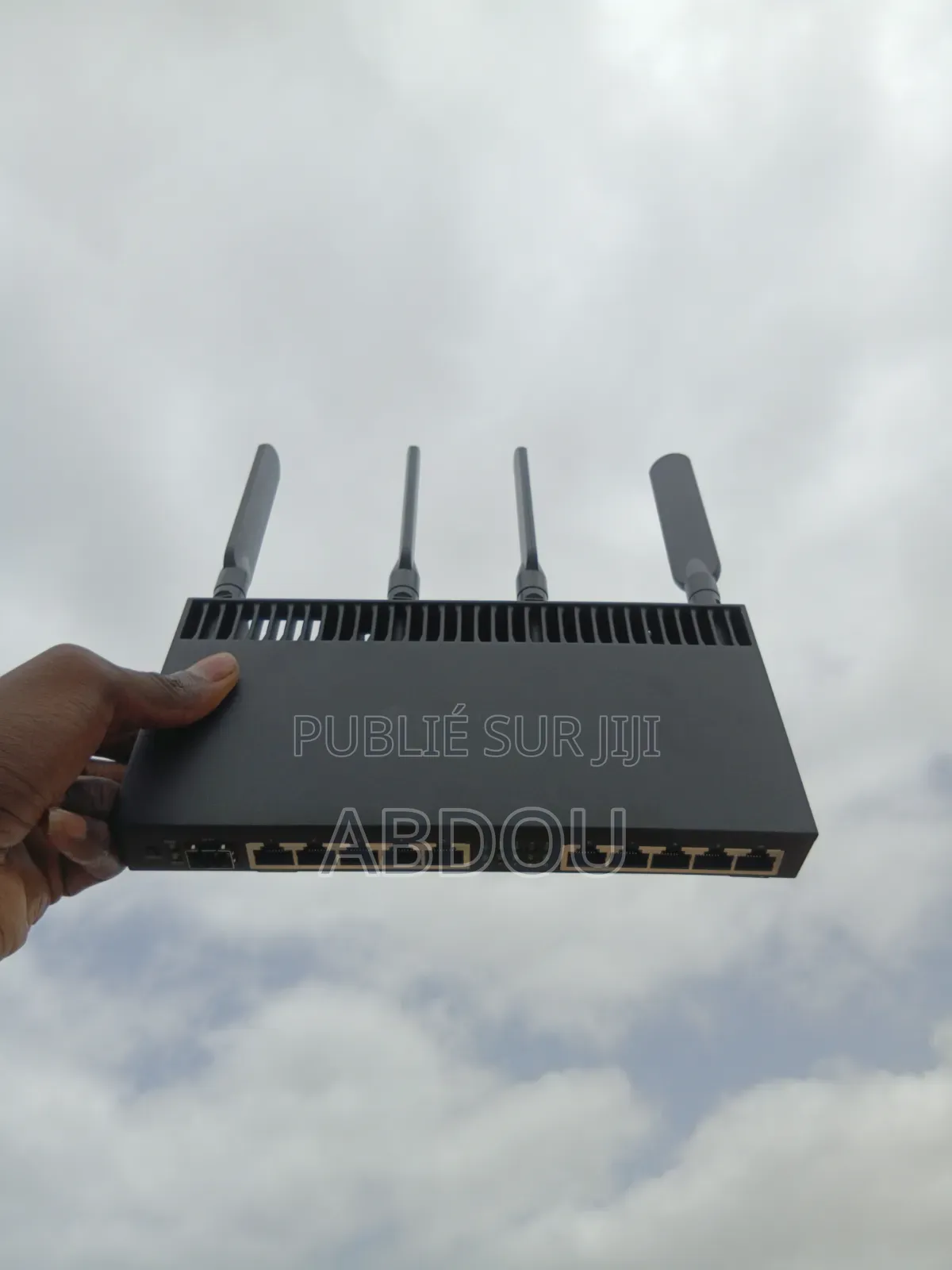 Routeur Mikrotik Rb4011 Avec 4 Puissant Antennes