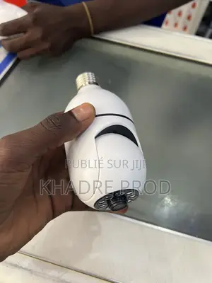 Pile De Sécurité Avec Caméra De Surveillance Disponible À Touba