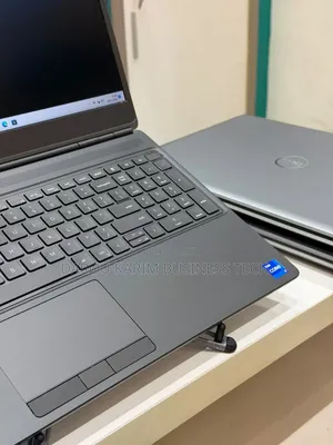 Nouveau Dell Precision 7560 32GB Intel Core i7 SSD 512GB
