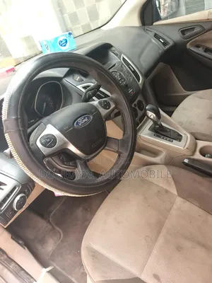 Ford Focus 2012 Gris