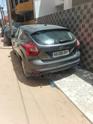 Ford Focus 2012 Gris