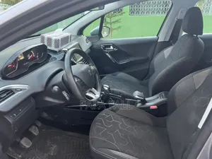 Peugeot 2008 2018 Gris