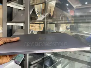 Nouveau Apple MacBook Pro 2020 32GB Intel Core i7 SSD 512GB