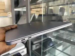 Nouveau Apple MacBook Pro 2020 32GB Intel Core i7 SSD 512GB