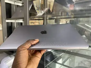 Nouveau Apple MacBook Pro 2020 32GB Intel Core i7 SSD 512GB