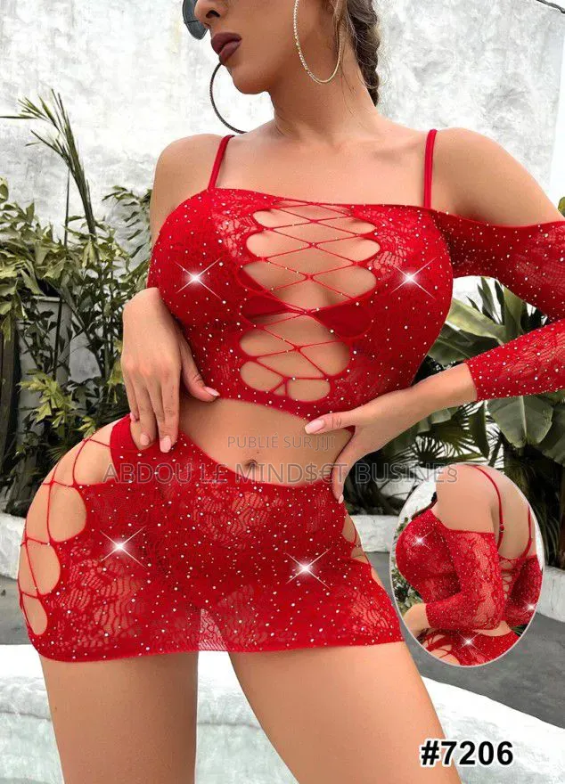 Nuisette Rouge Noir Disponible
