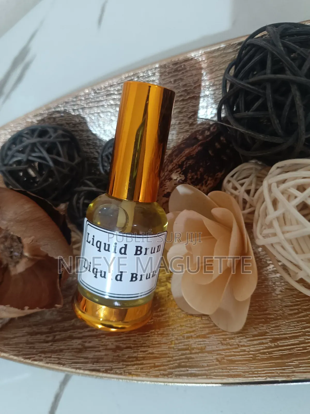 Plus De 30 Senteurs Disponibles Pour Nos Extraits De Parfums
