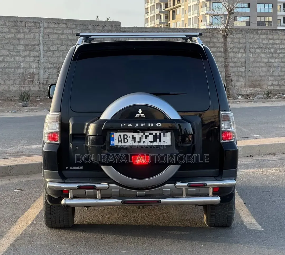 Mitsubishi Pajero 2016 Noir Mat