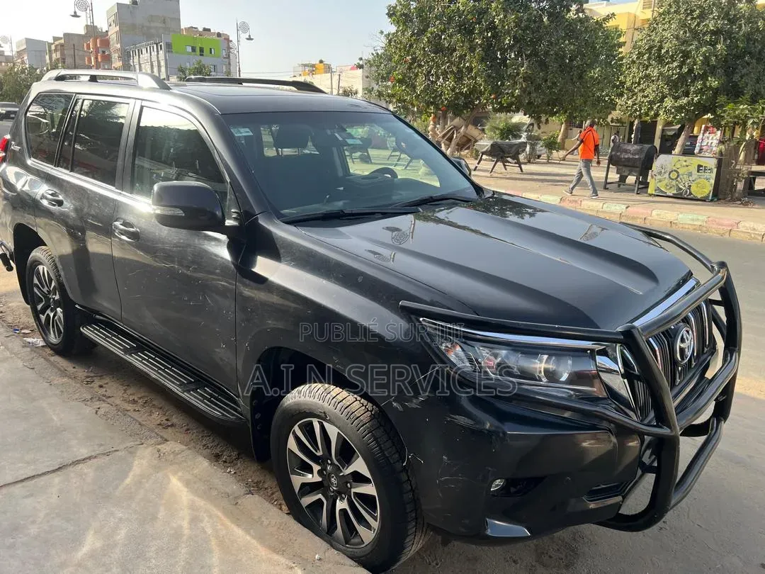 Toyota Land Cruiser Prado 2022 Noir