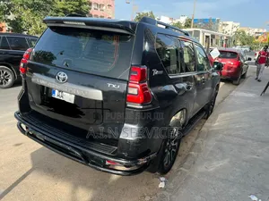 Toyota Land Cruiser Prado 2022 Noir