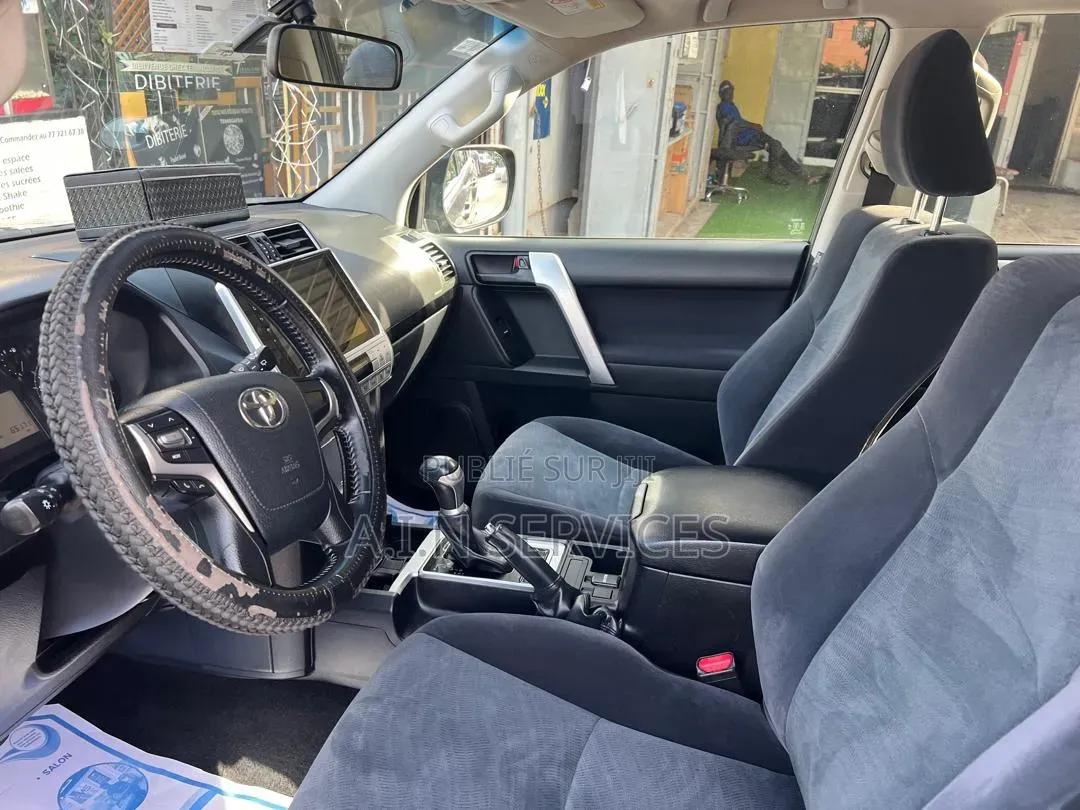 Toyota Land Cruiser Prado 2022 Noir