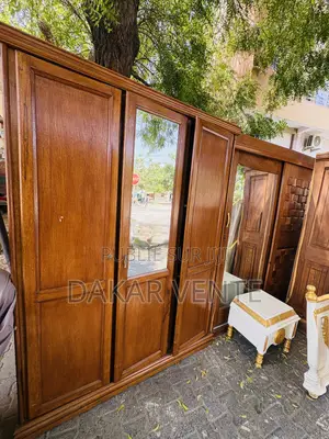 Armoire 3 Battant Porte Ouvrante en Bois Rigide