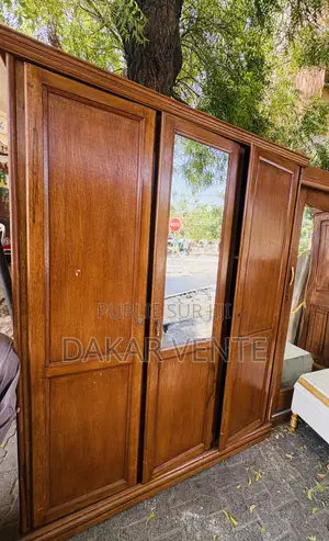 Armoire 3 Battant Porte Ouvrante en Bois Rigide