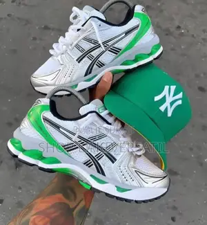 ASICS Gel Kayano 14 Disponible Pointure 40 À 45 Prix 15000f