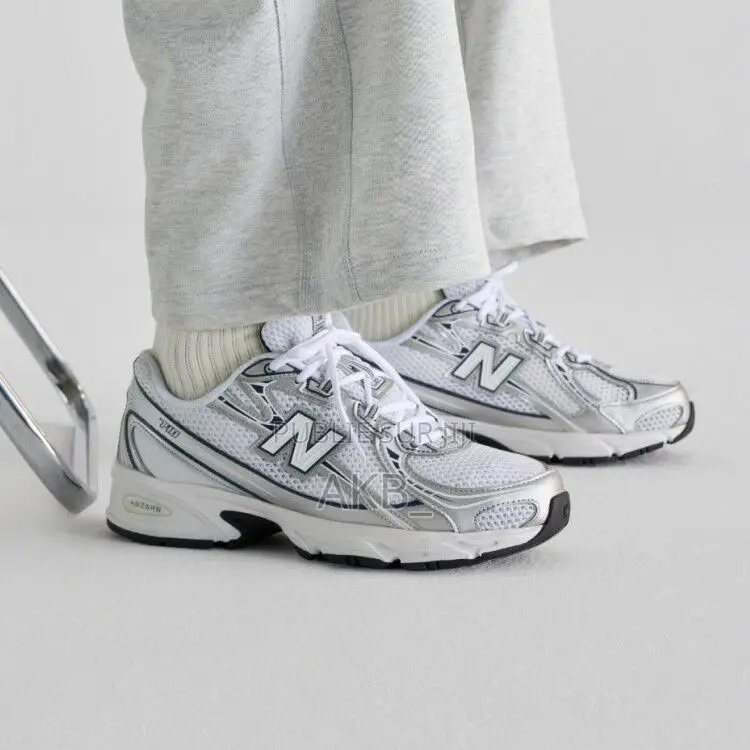 New Balance 740 Disponible Pointure 39 À 44 Prix 15000f
