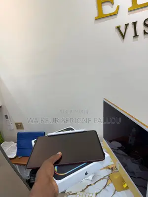 Nouveau Apple iPad Pro 2 TB Rouge