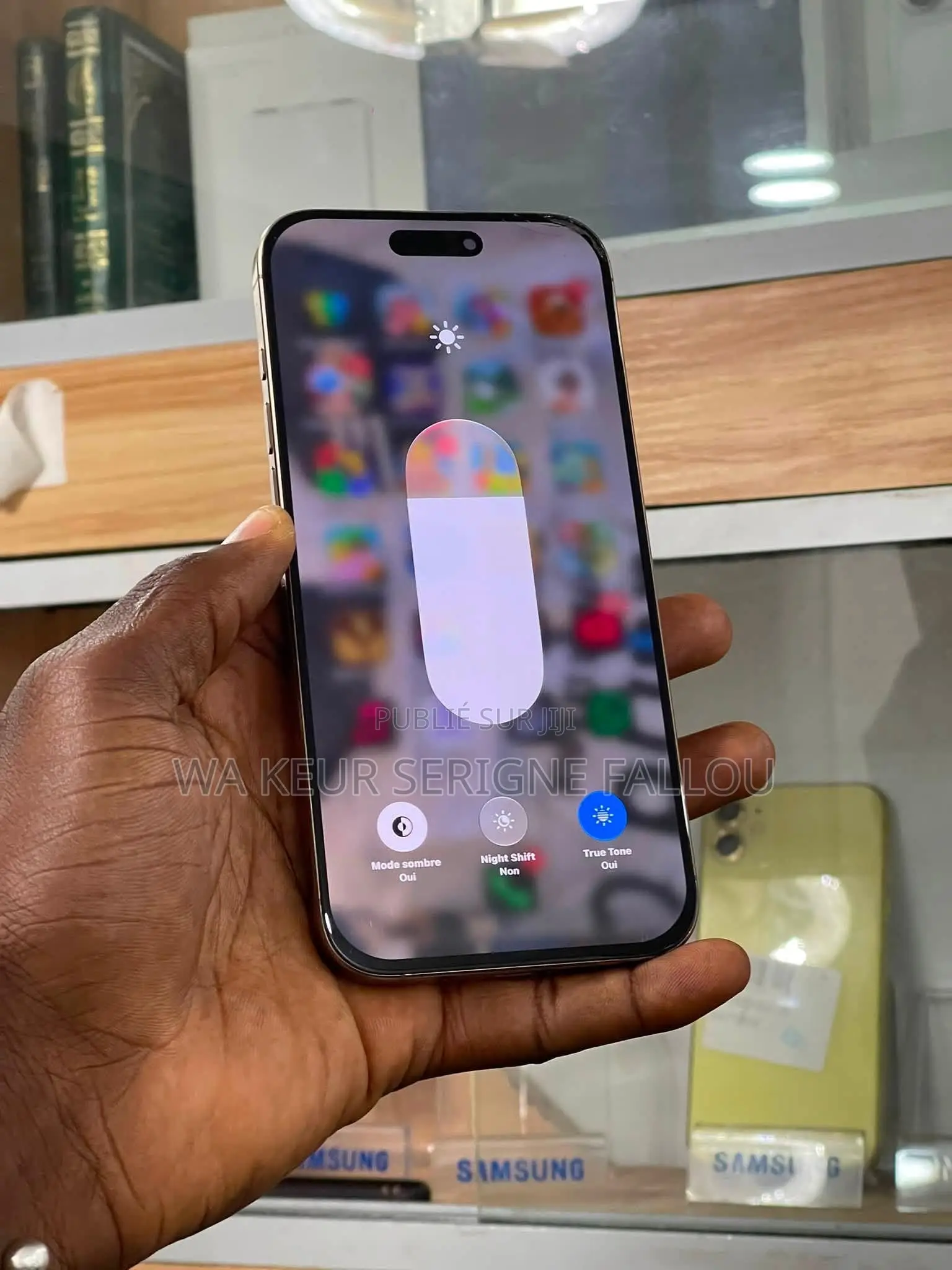 Nouveau Apple iPhone 16 Pro Max 256 GB Doré