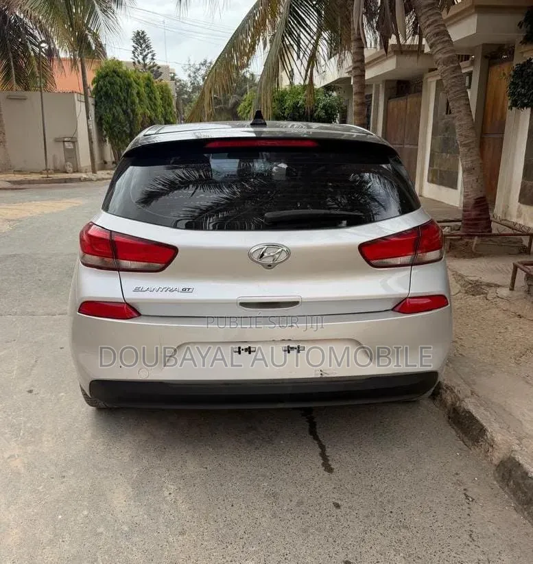 Hyundai Elantra 2018 Gris