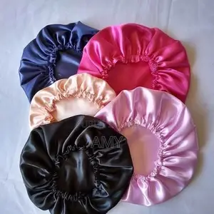 Vente Des Vêtements, Chaussures Et Sacs, Services De Coiffure