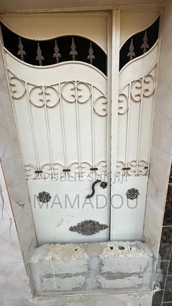 3chbre Appartement-terrasse dans Kane Cervise, Ouakam à Vendre