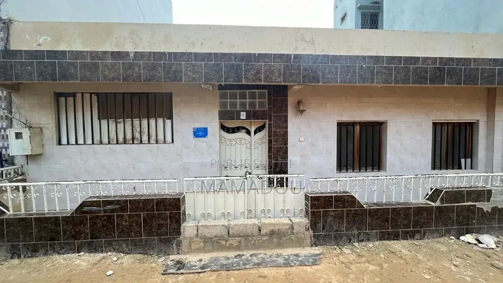 3chbre Appartement-terrasse dans Kane Cervise, Ouakam à Vendre