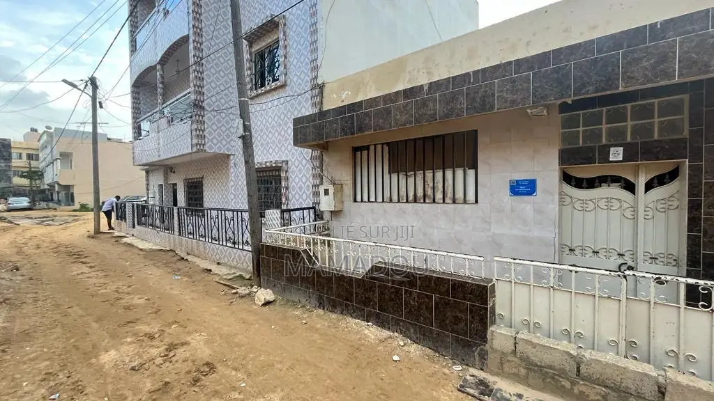 3chbre Appartement-terrasse dans Kane Cervise, Ouakam à Vendre