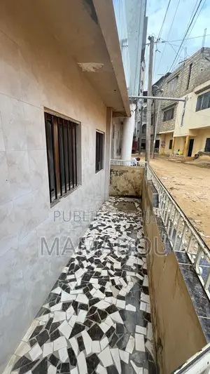 3chbre Appartement-terrasse dans Kane Cervise, Ouakam à Vendre