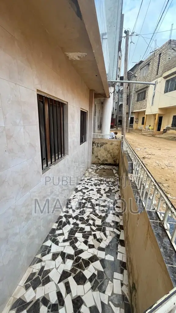 3chbre Appartement-terrasse dans Kane Cervise, Ouakam à Vendre