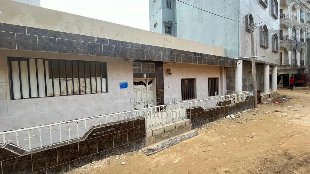 3chbre Appartement-terrasse dans Kane Cervise, Ouakam à Vendre