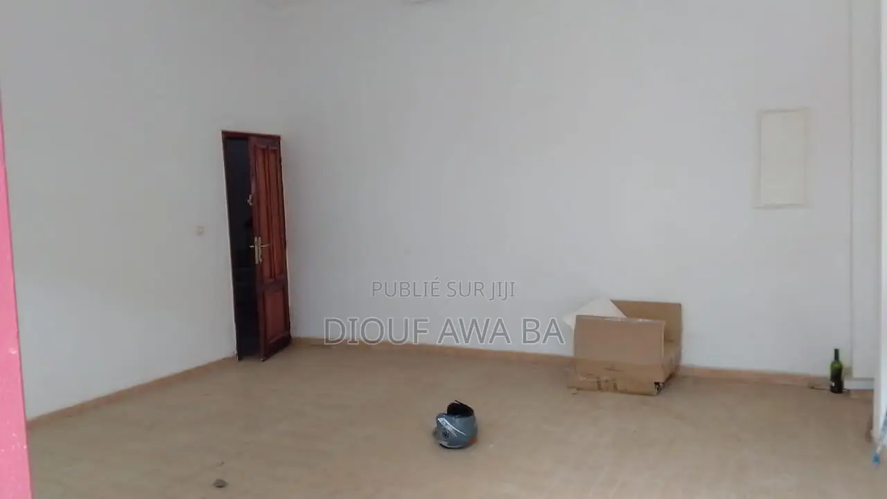 8chbre Villa dans Almadies à Vendre