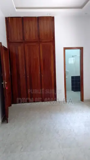 8chbre Villa dans Almadies à Vendre