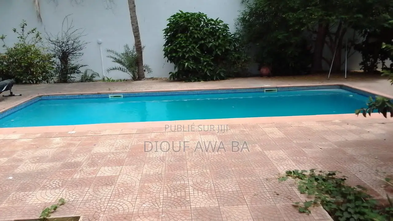 8chbre Villa dans Almadies à Vendre