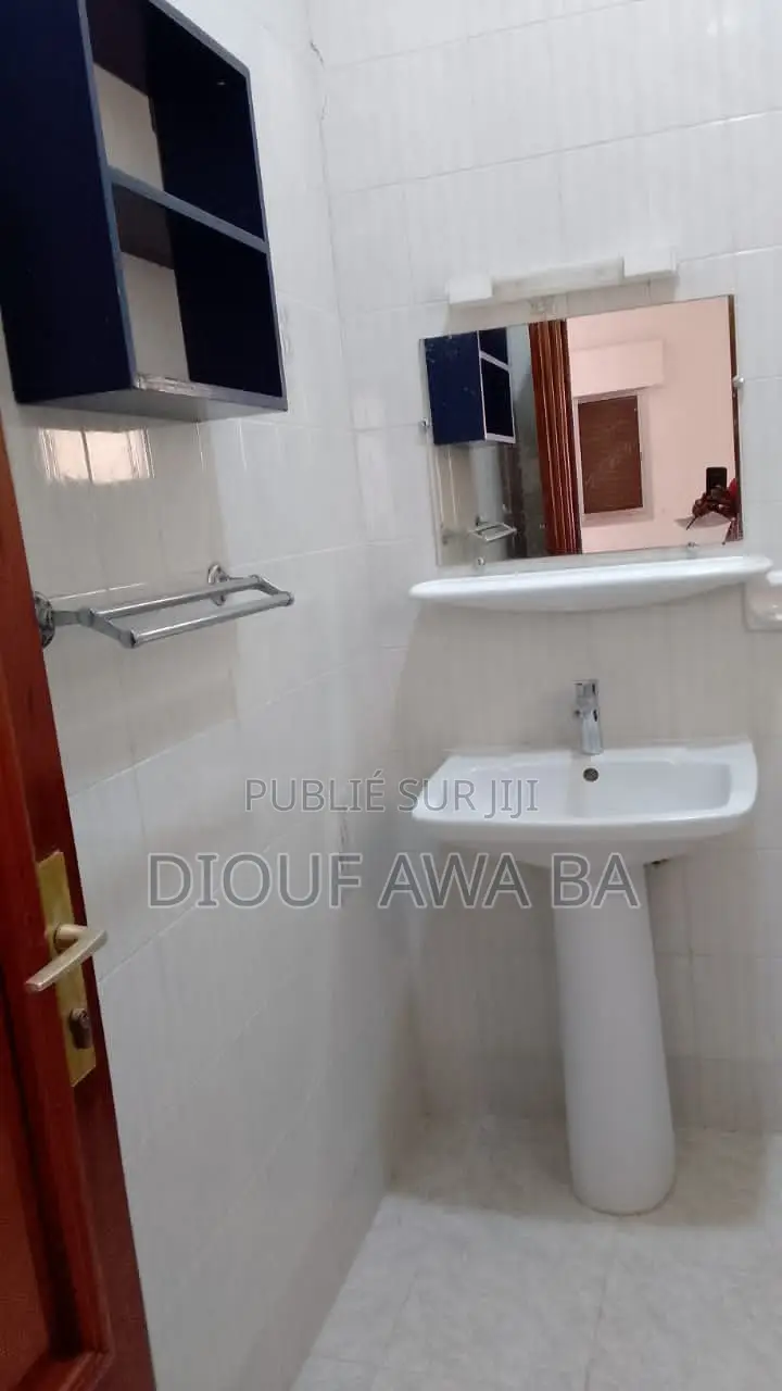 8chbre Villa dans Almadies à Vendre