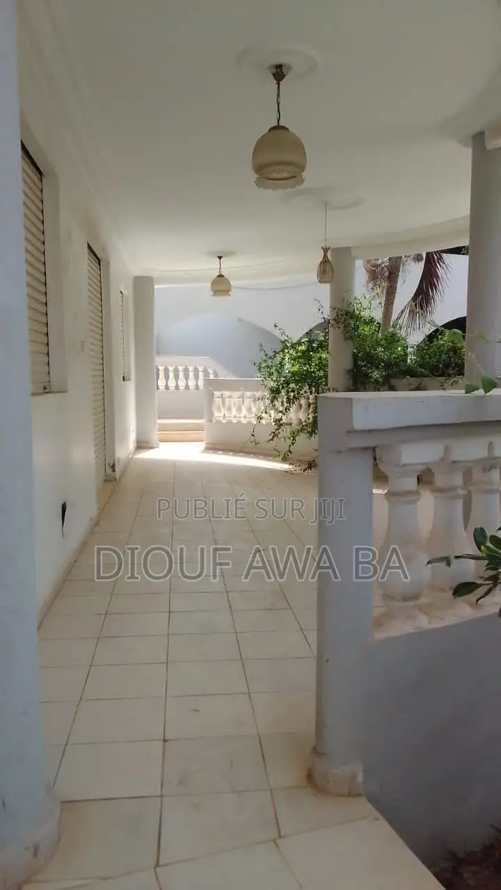 9chbre Villa dans Almadies à Louer