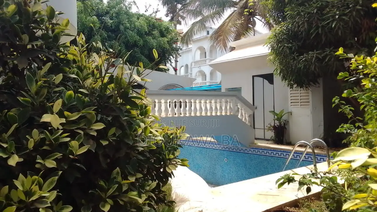 9chbre Villa dans Almadies à Louer