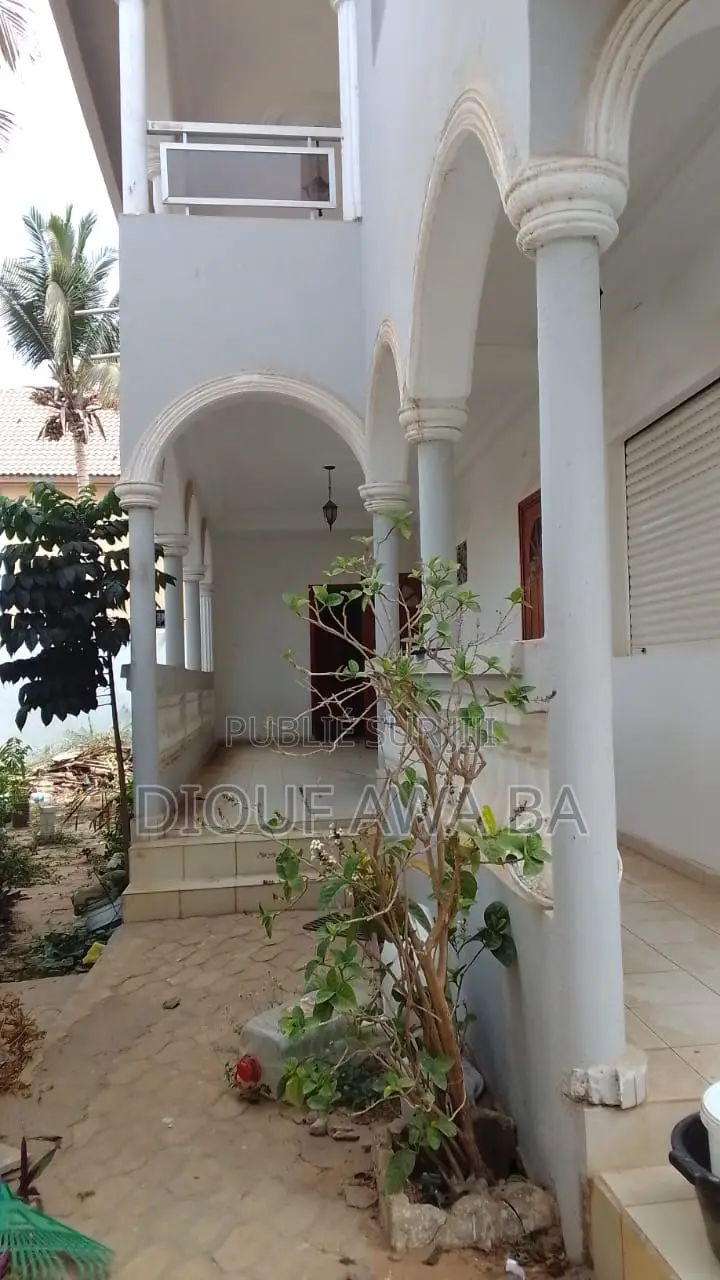 9chbre Villa dans Almadies à Louer
