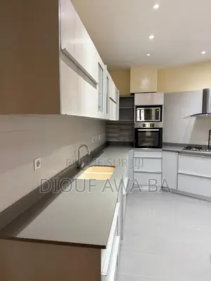 6chbre Maison dans Almadies à Louer