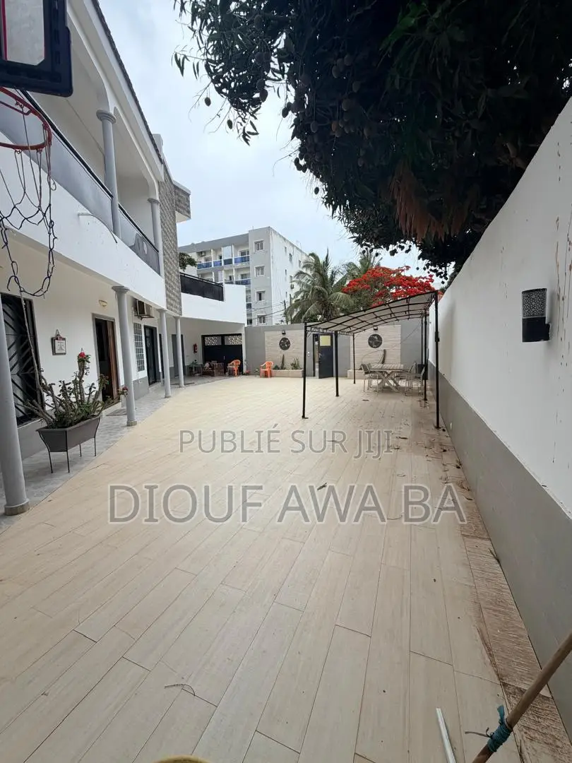 6chbre Maison dans Almadies à Louer