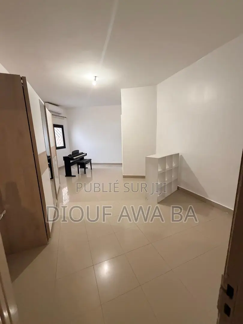 6chbre Maison dans Almadies à Louer