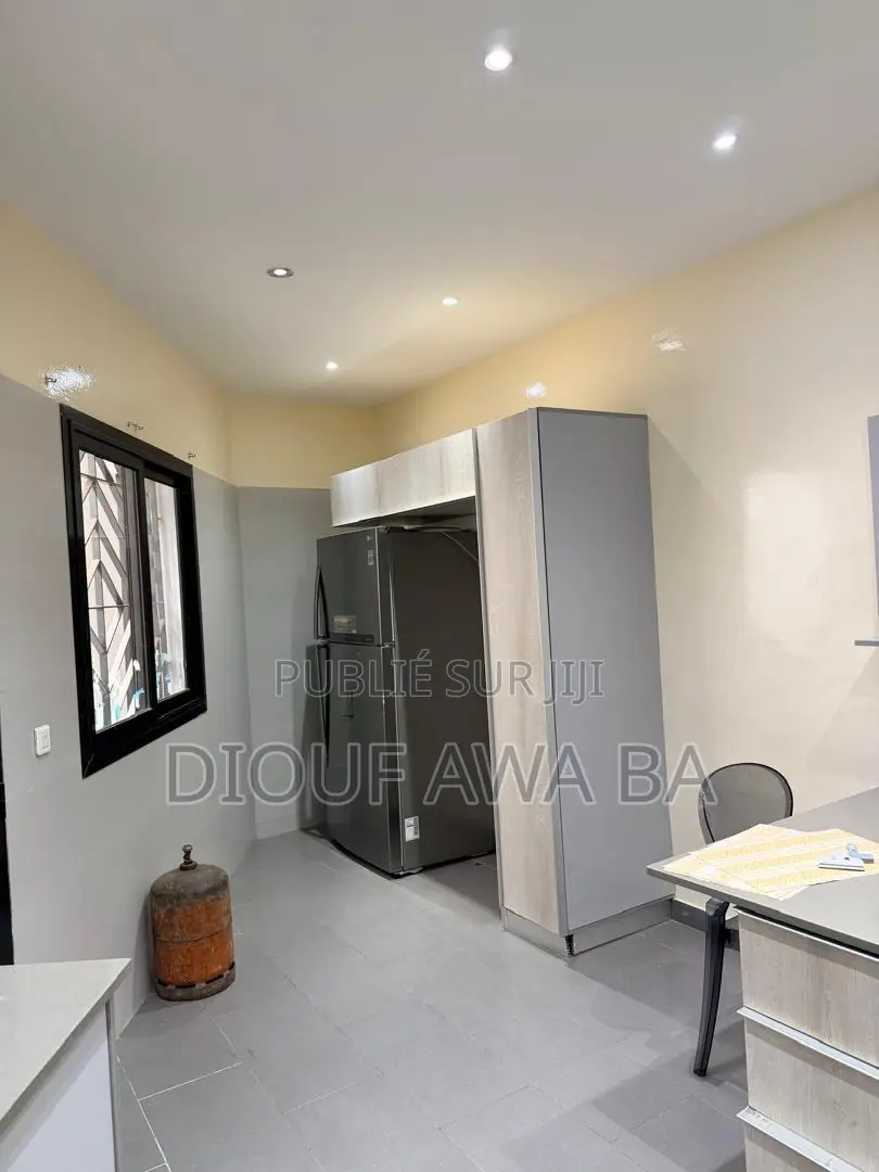 6chbre Maison dans Almadies à Louer